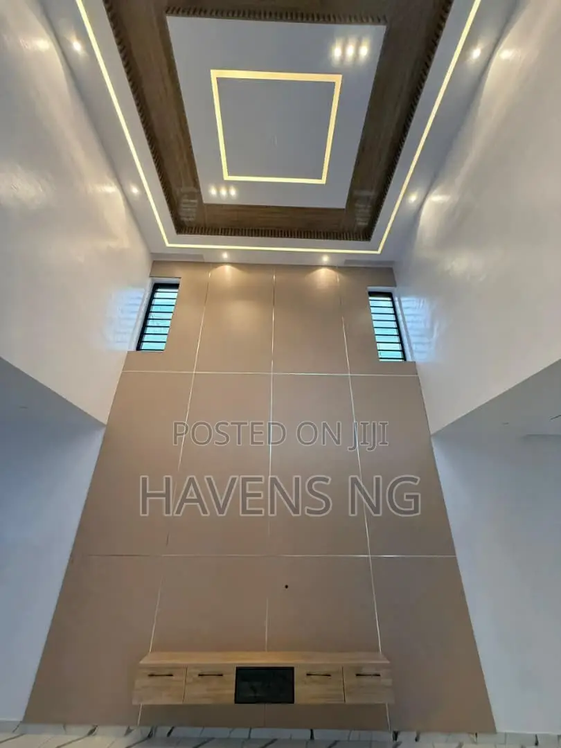 5bdrm Duplex in Basorun for sale