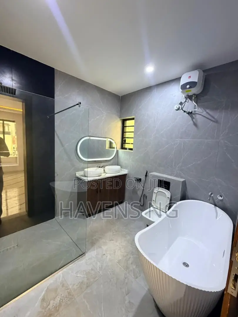 5bdrm Duplex in Basorun for sale