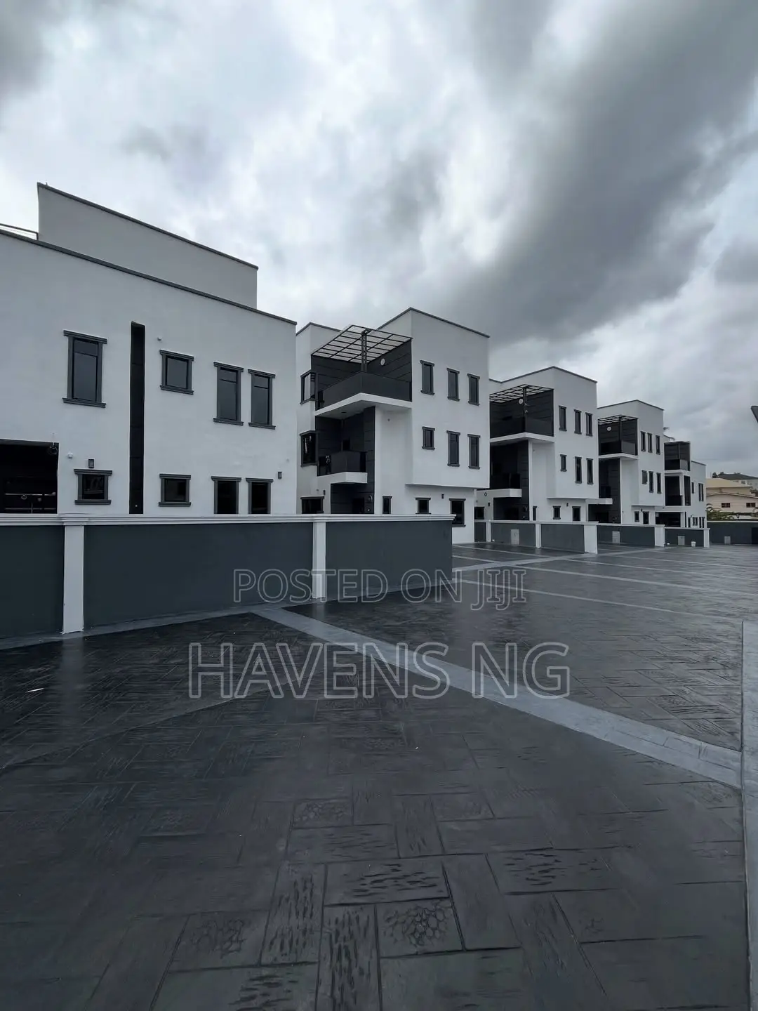 4bdrm Penthouse in Bodija for sale