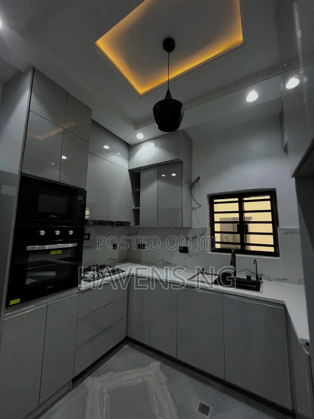 4bdrm Penthouse in Bodija for sale