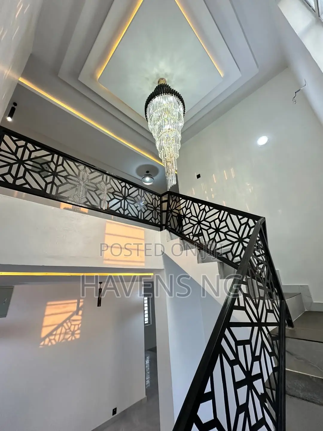 4bdrm Duplex in Jericho for sale