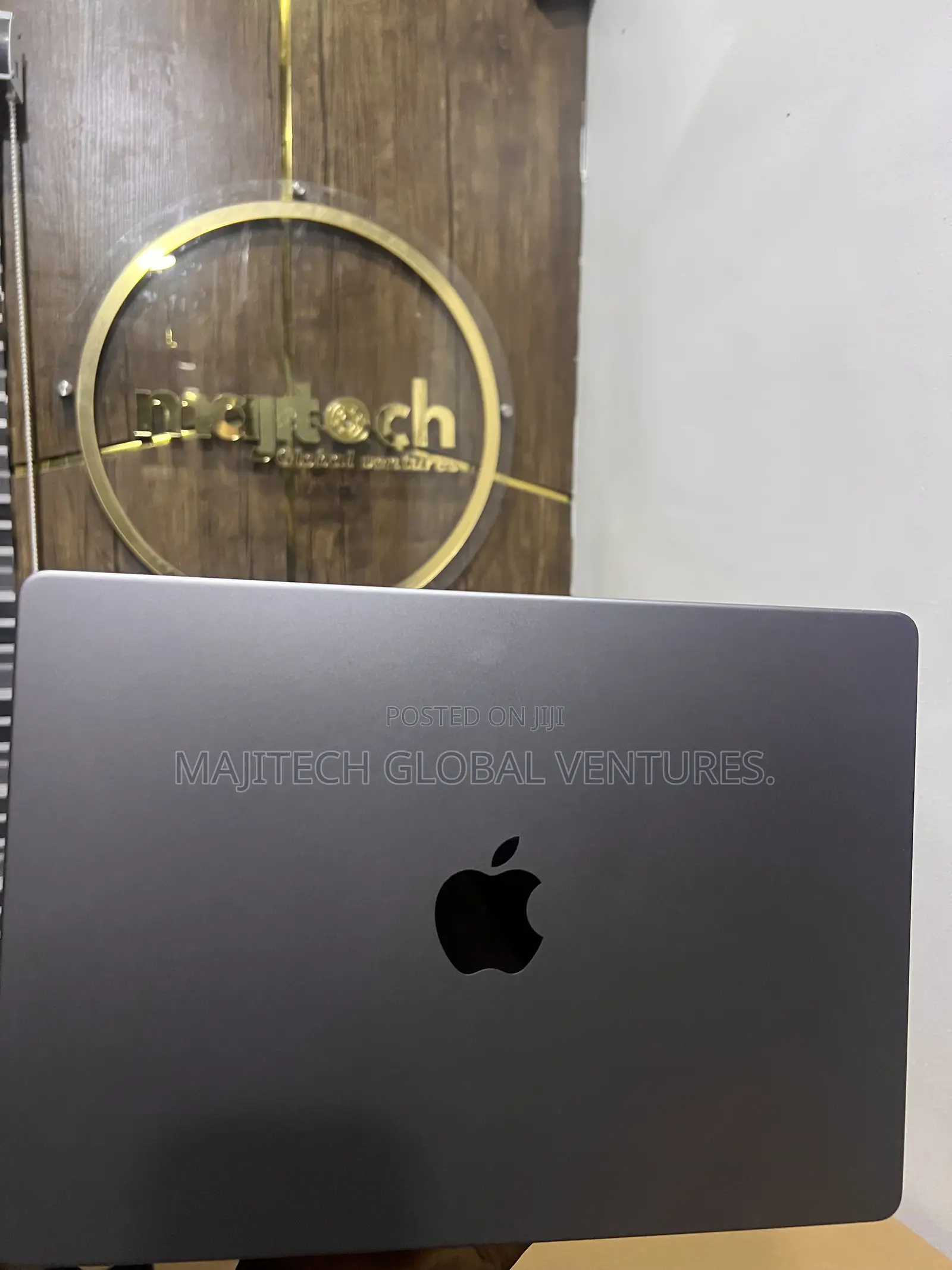 Laptop Apple MacBook Pro 2021 M1 16GB Apple M1 Pro SSD 512GB