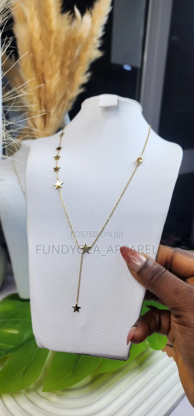 Star Inspired Fashion Chain