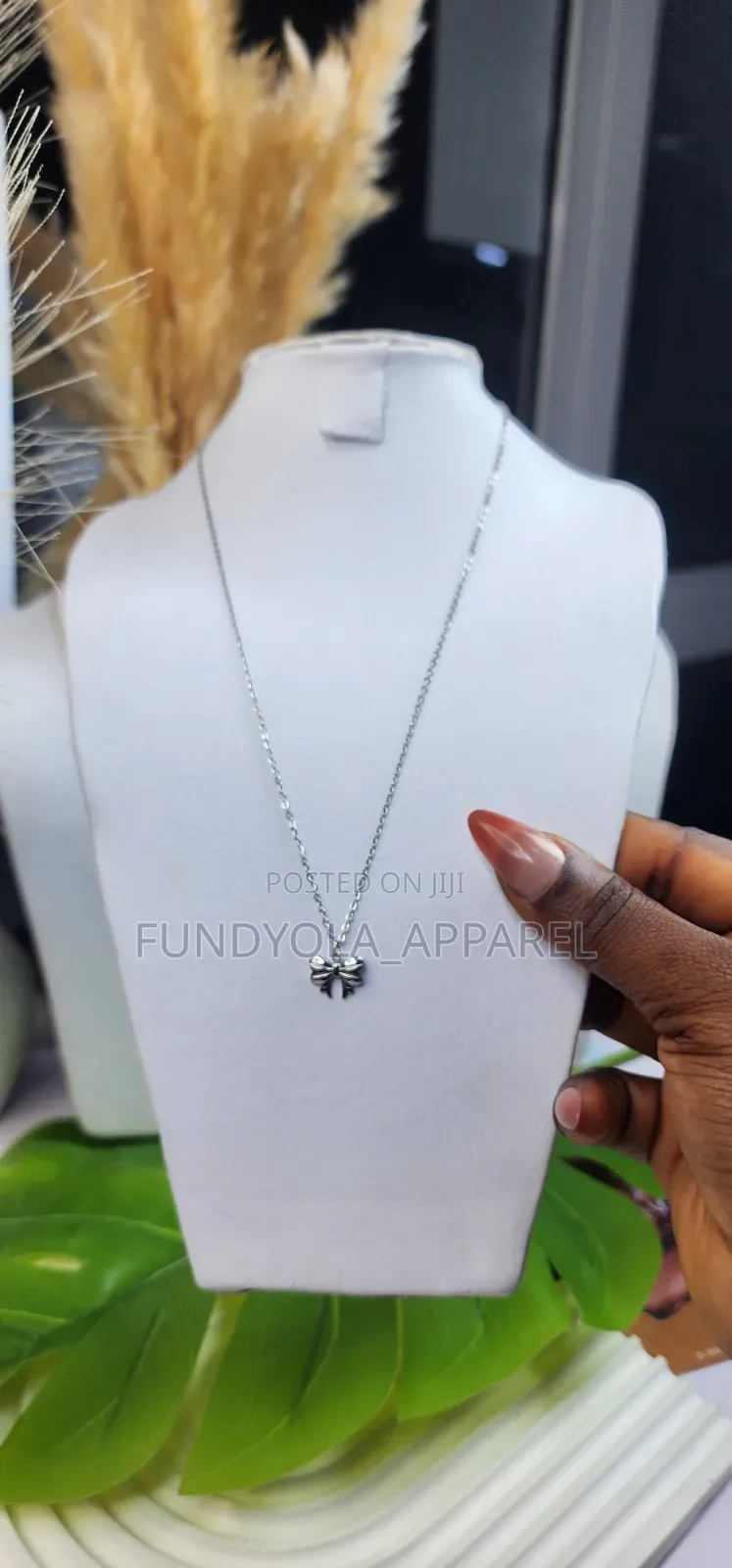 Bowtie Beauty Fashion Chain