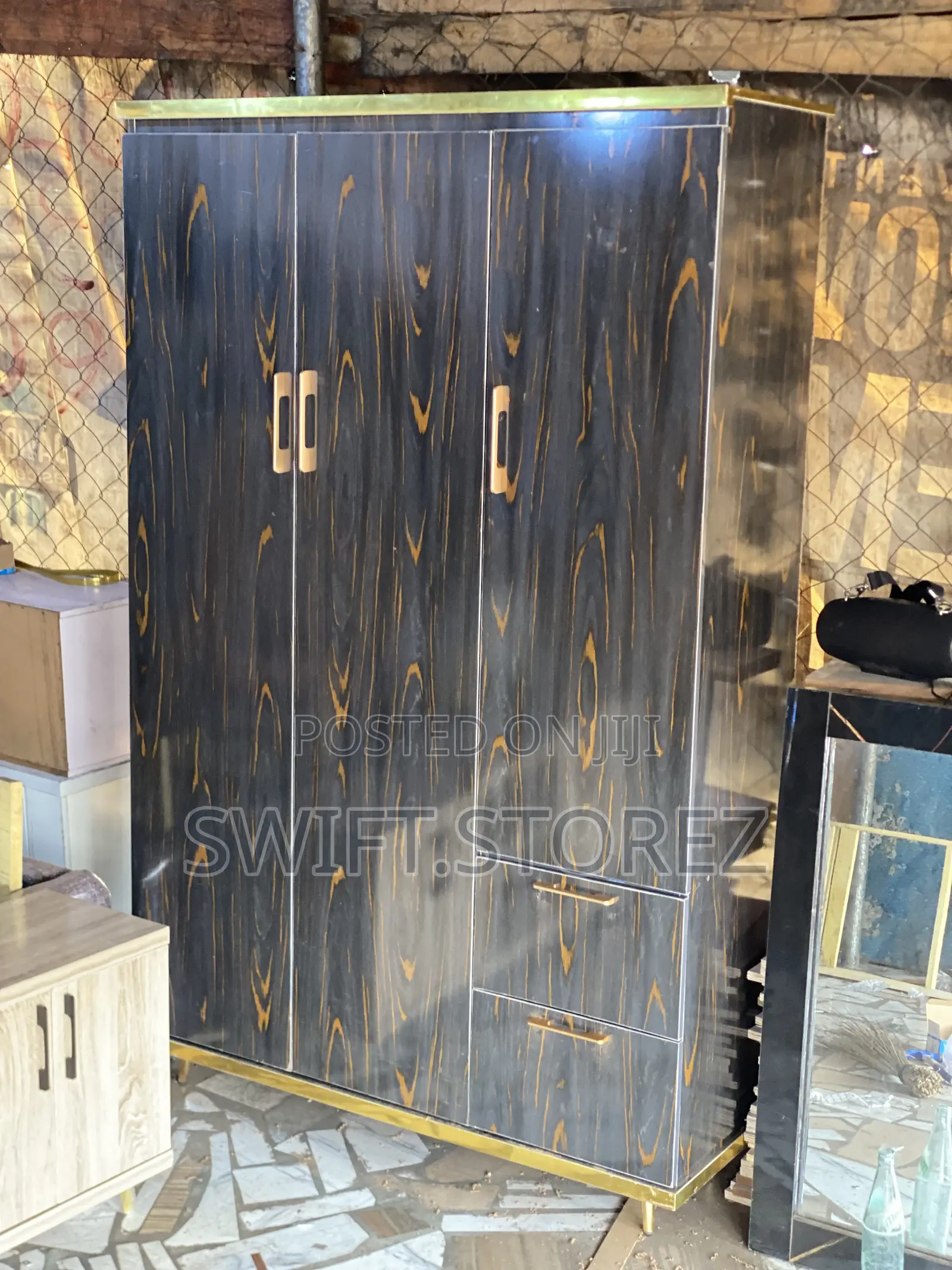 Swift 4 by 6 Wardrobe