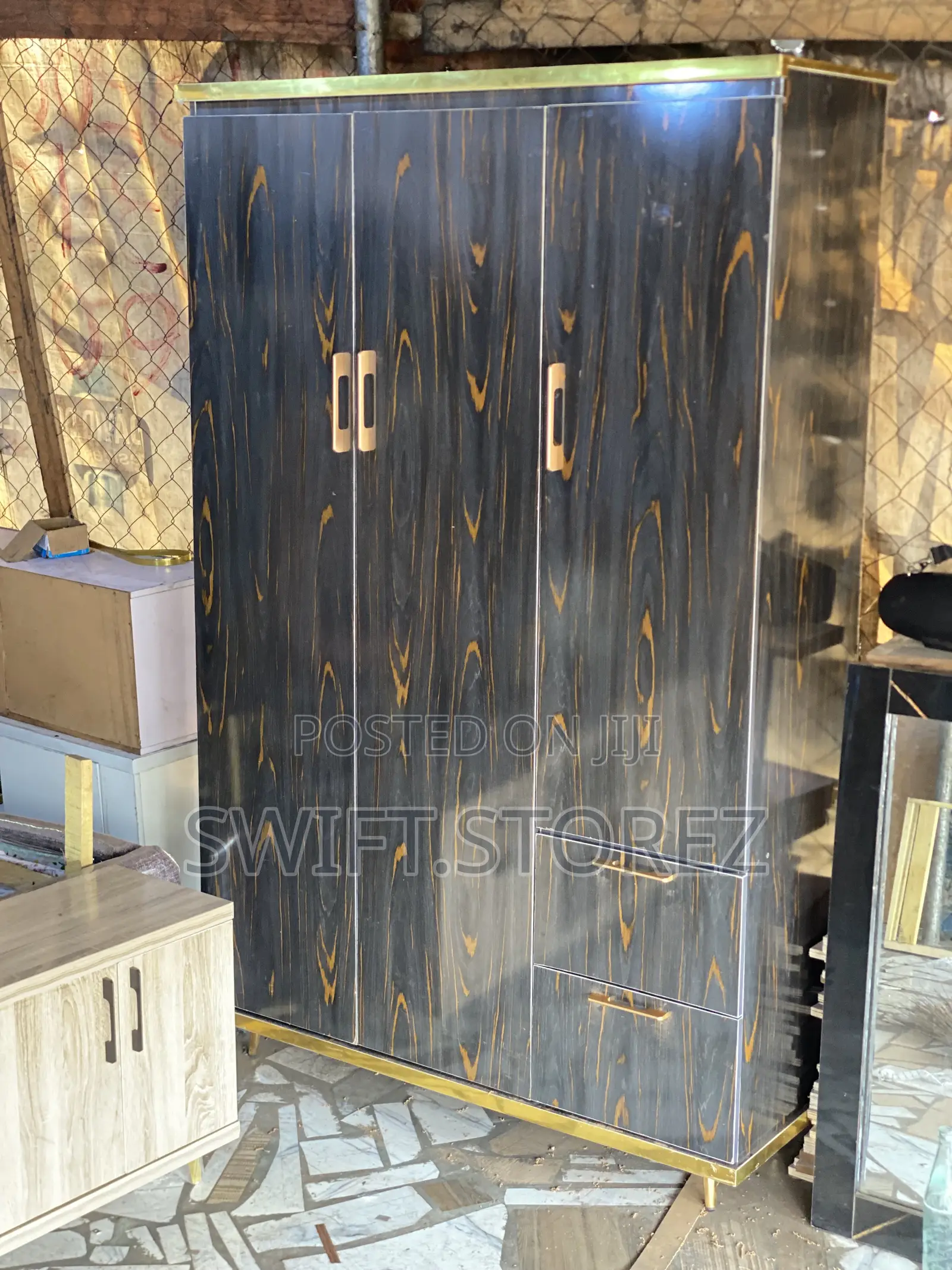 Swift 4 by 6 Wardrobe