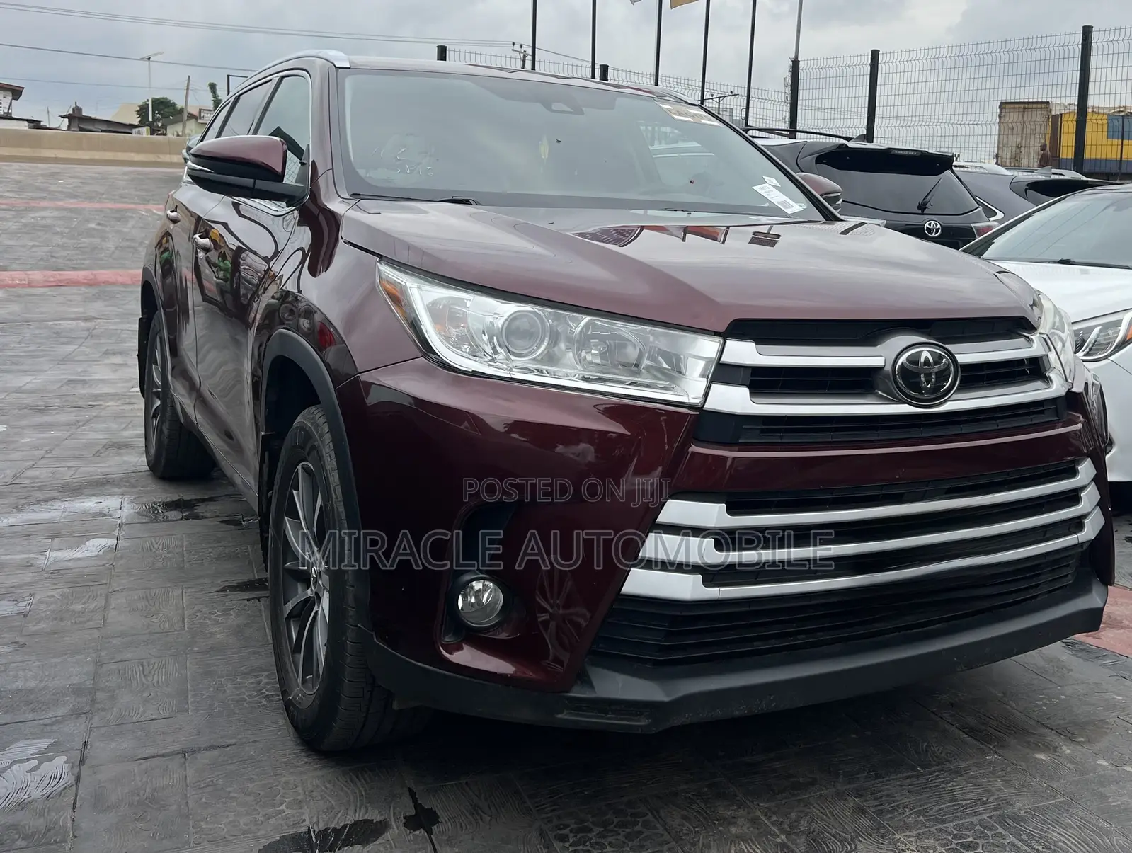 Toyota Highlander XLE 4x4 V6 (3.5L 6cyl 8A) 2018 Burgundy