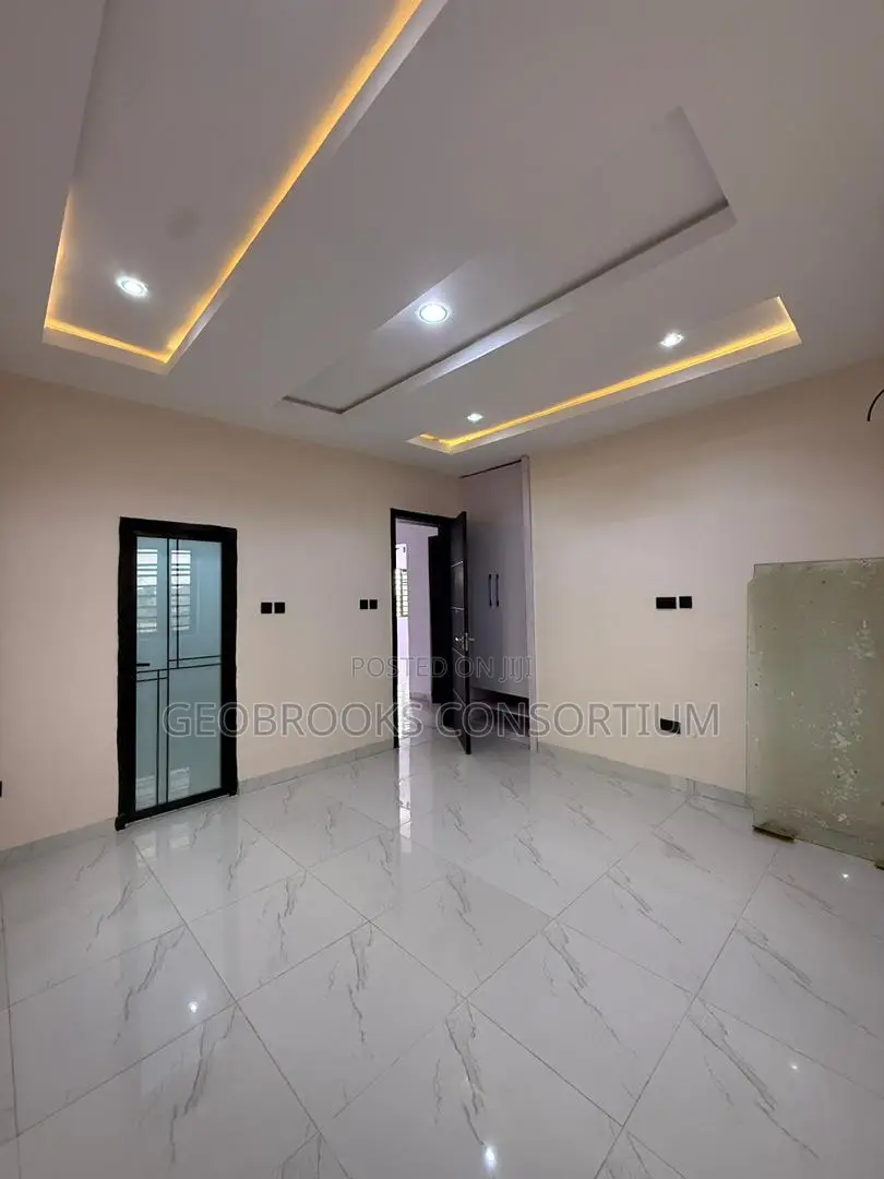 3bdrm Apartment in Alao Akala Estate, Akobo for rent