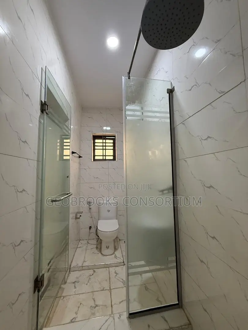 3bdrm Apartment in Alao Akala Estate, Akobo for rent