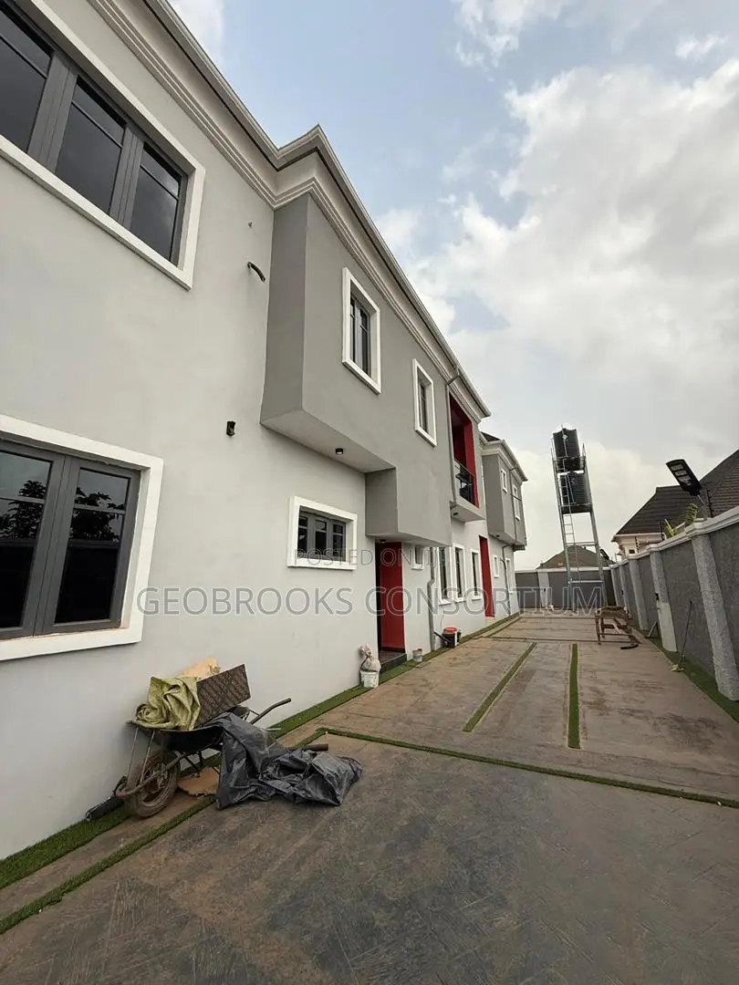 3bdrm Apartment in Alao Akala Estate, Akobo for rent