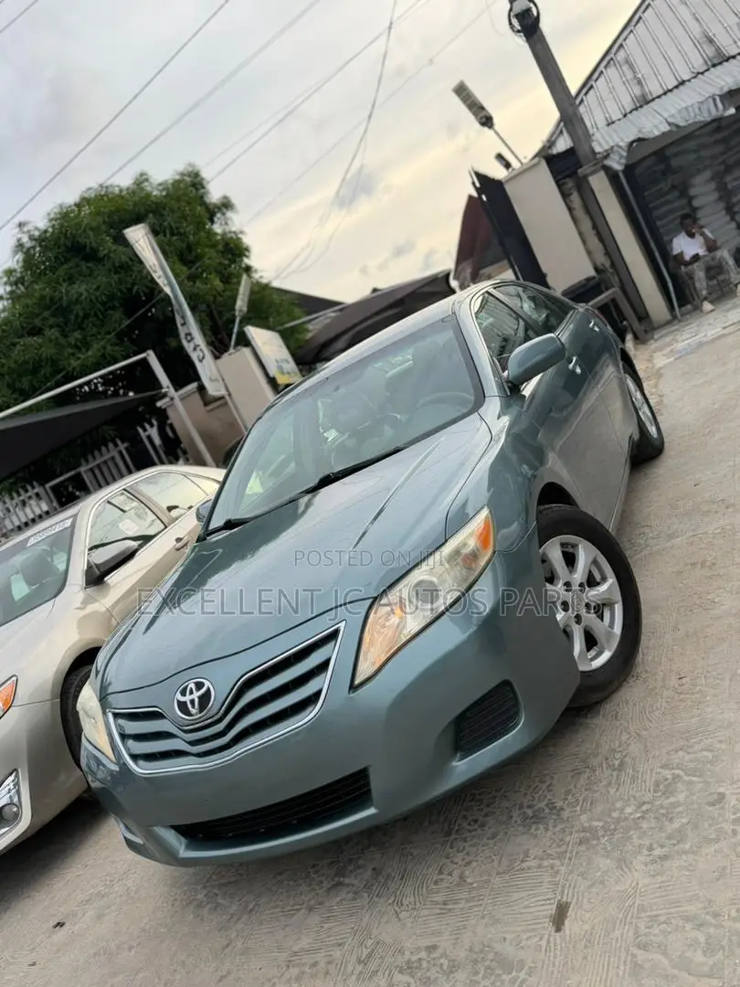 Toyota Camry 2010 Green