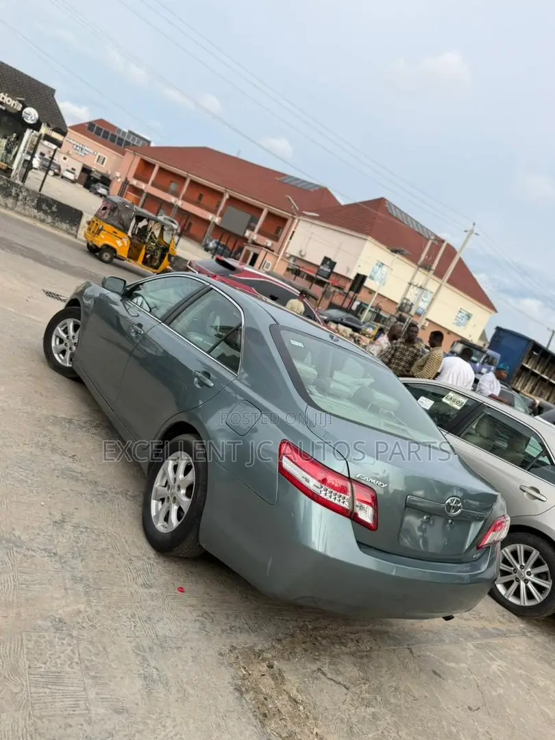 Toyota Camry 2010 Green