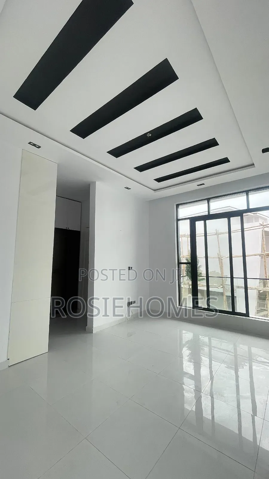 3bdrm Duplex in Ikota for sale