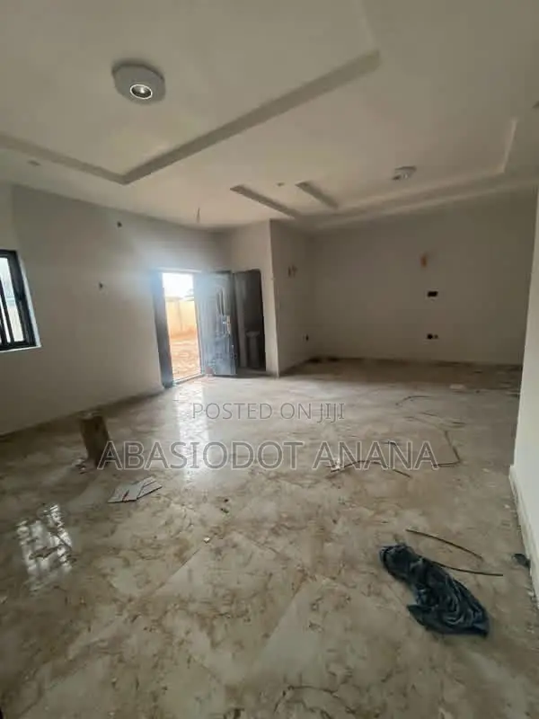 2bdrm Apartment in Oron Road, Uyo for rent