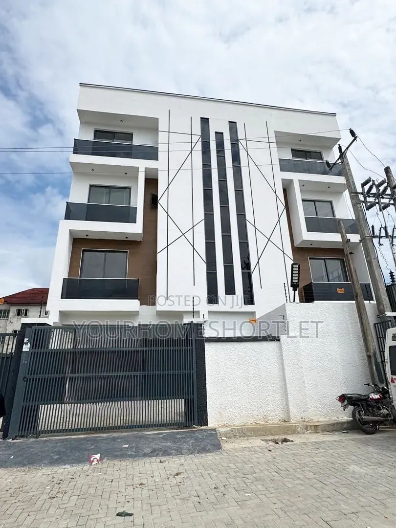 2/1 Two Spacious Bedroom Ensuite With Swimming Pool