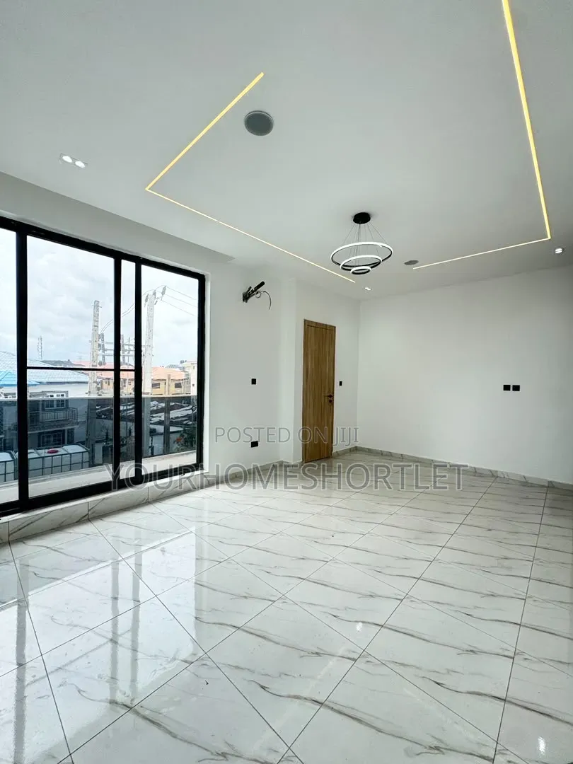 2/1 Two Spacious Bedroom Ensuite With Swimming Pool