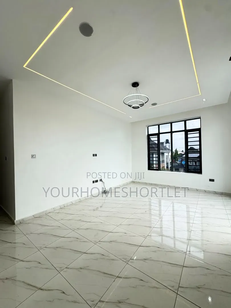 2/1 Two Spacious Bedroom Ensuite With Swimming Pool