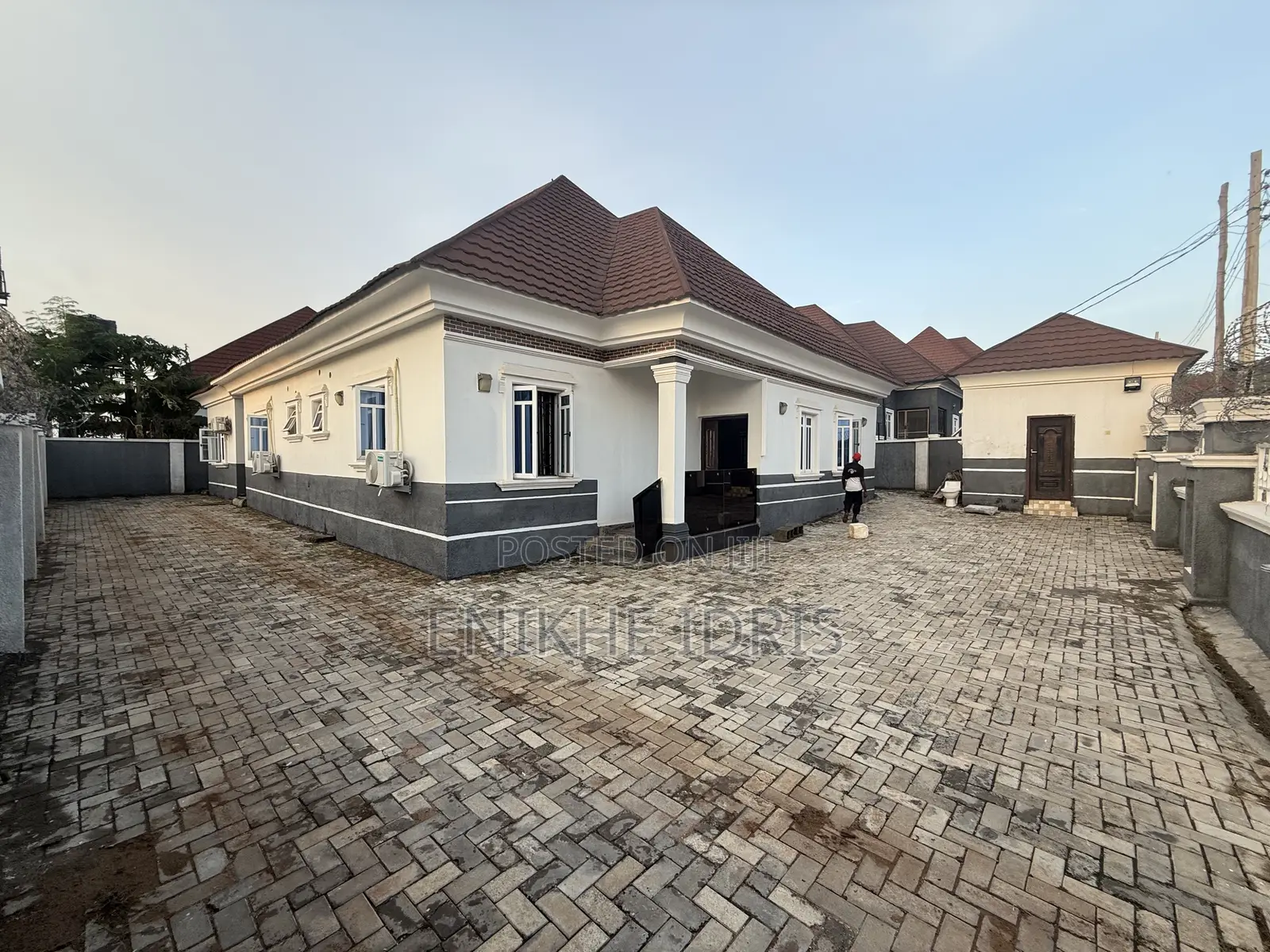 3bdrm Bungalow in Shimex, Lugbe District for sale