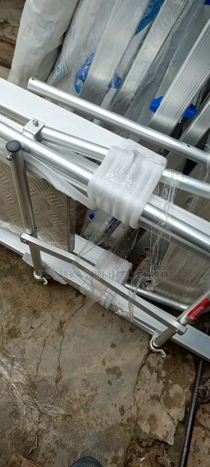 Industrial Heavy Duty Ladder With Platform and Guard Rail