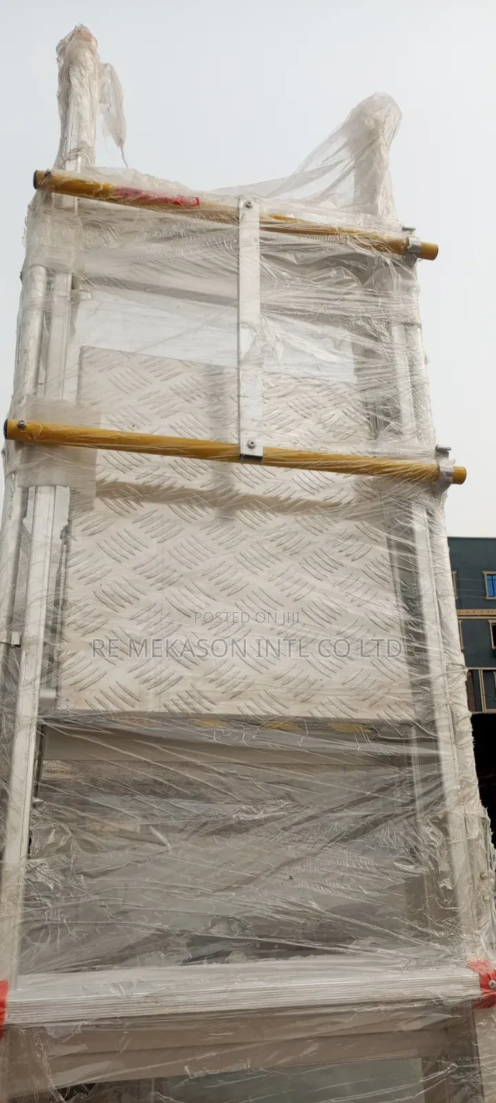 Industrial Heavy Duty Ladder With Platform and Guard Rail