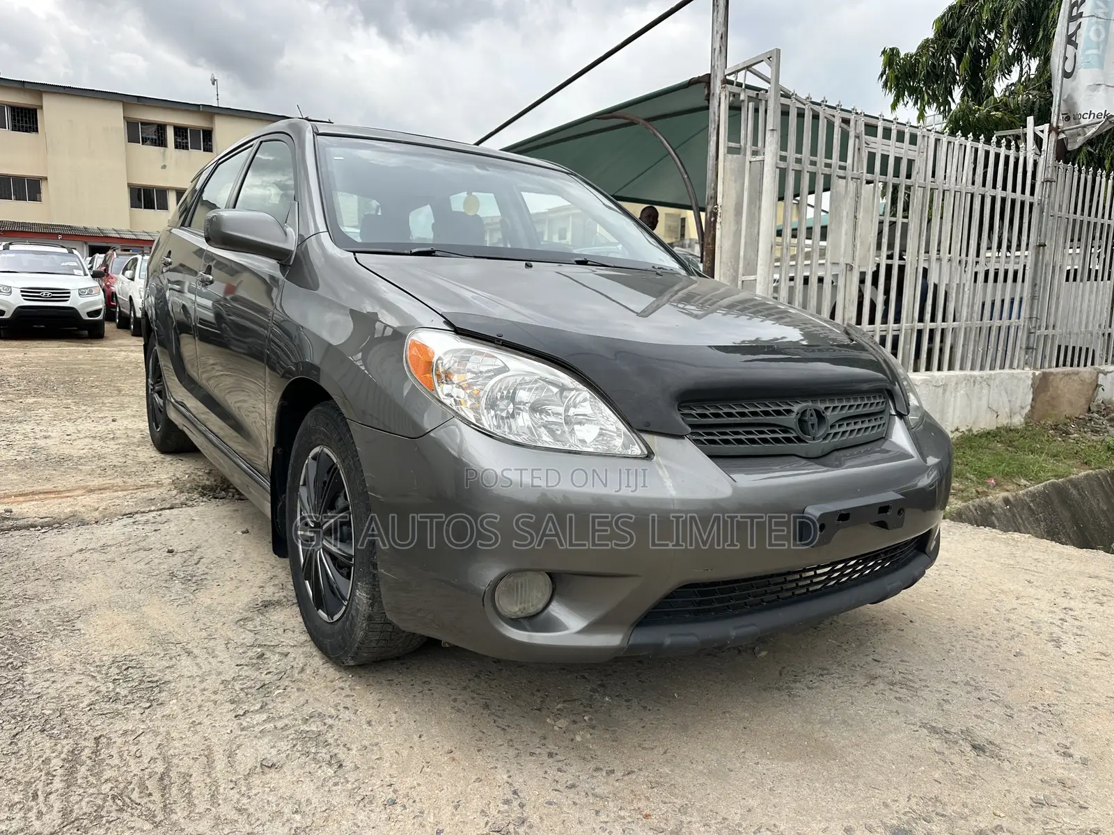 Toyota Matrix XR Hatchback FWD (1.8L 4cyl 4A) 2005 Gray