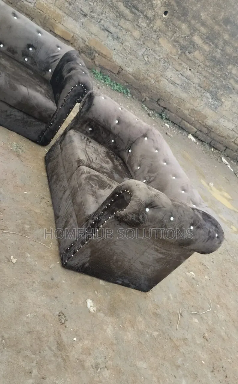 7 Seaters Chesterfield Sofa Set Like New