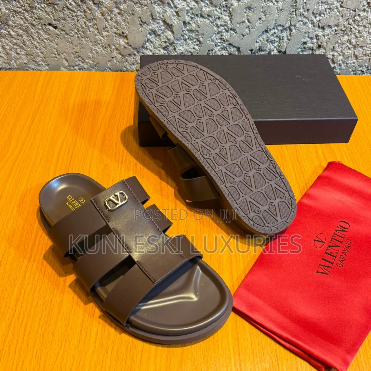 Original Valentino Garavani Men’S Cover Slippers