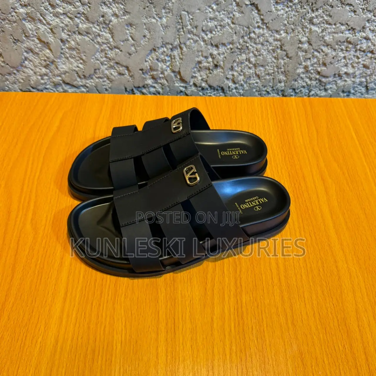 Original Valentino Garavani Men’S Cover Slippers