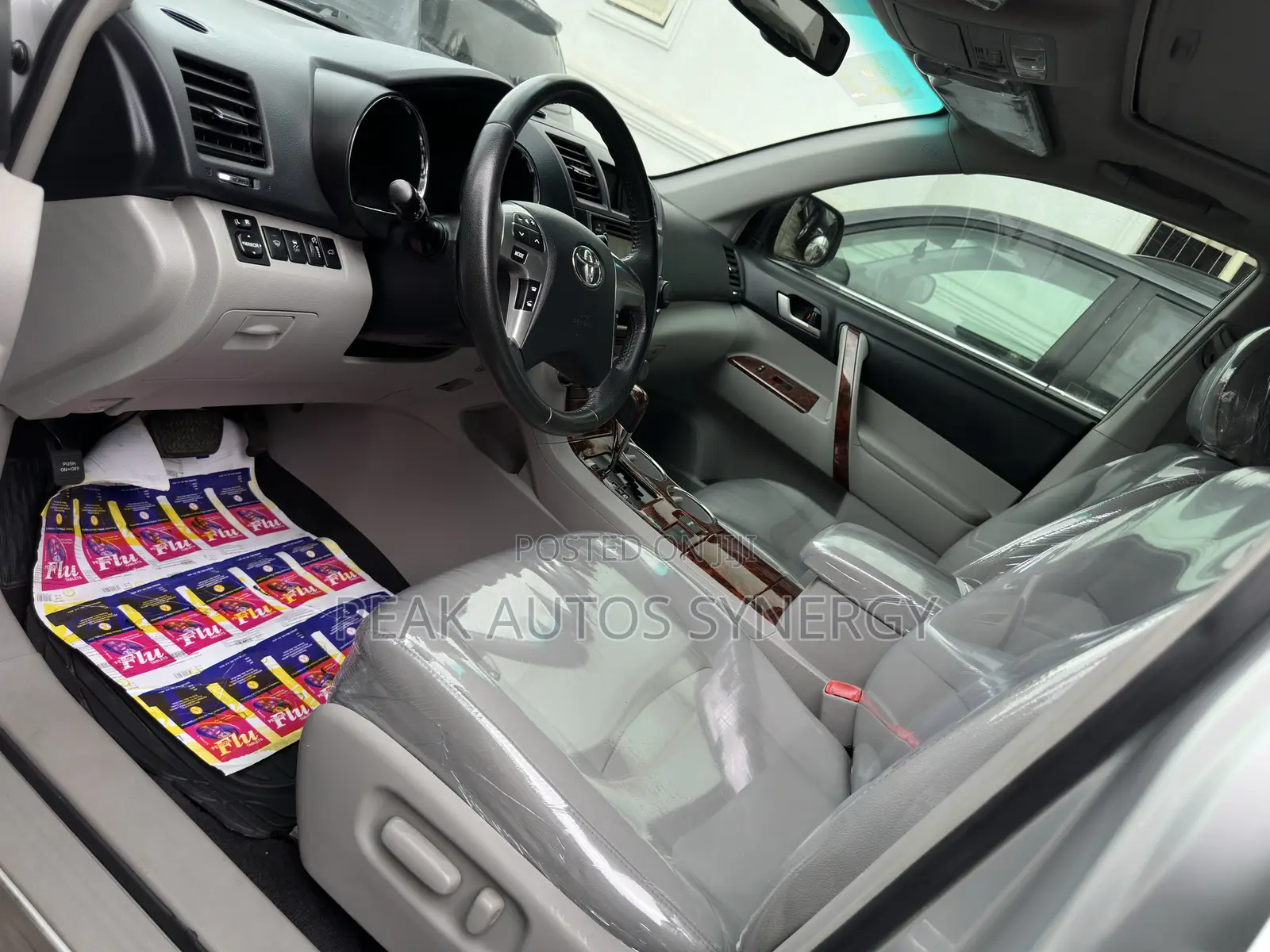Toyota Highlander SE 3.5L 4WD 2013 Silver