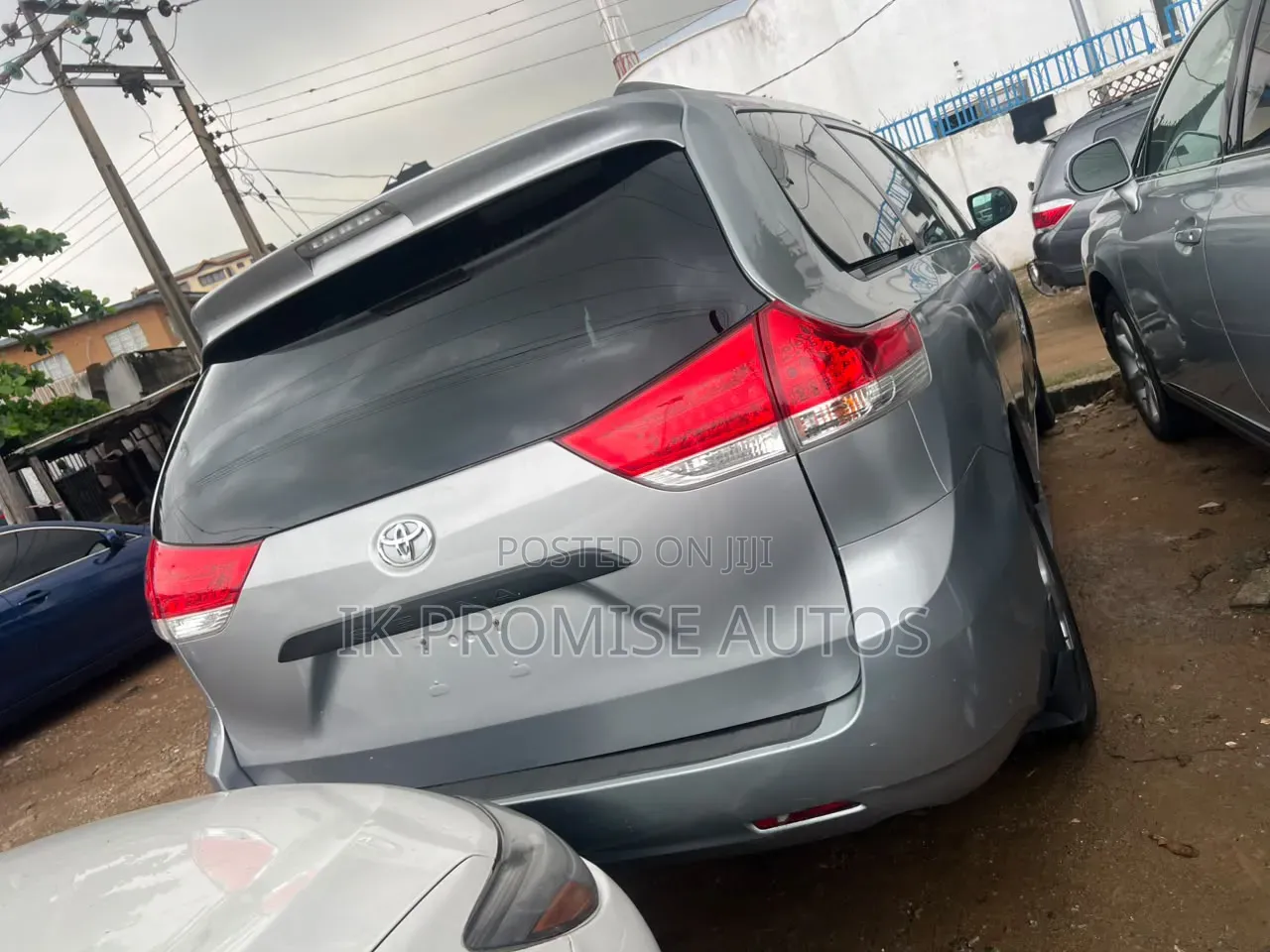 Toyota Sienna 2011 Silver