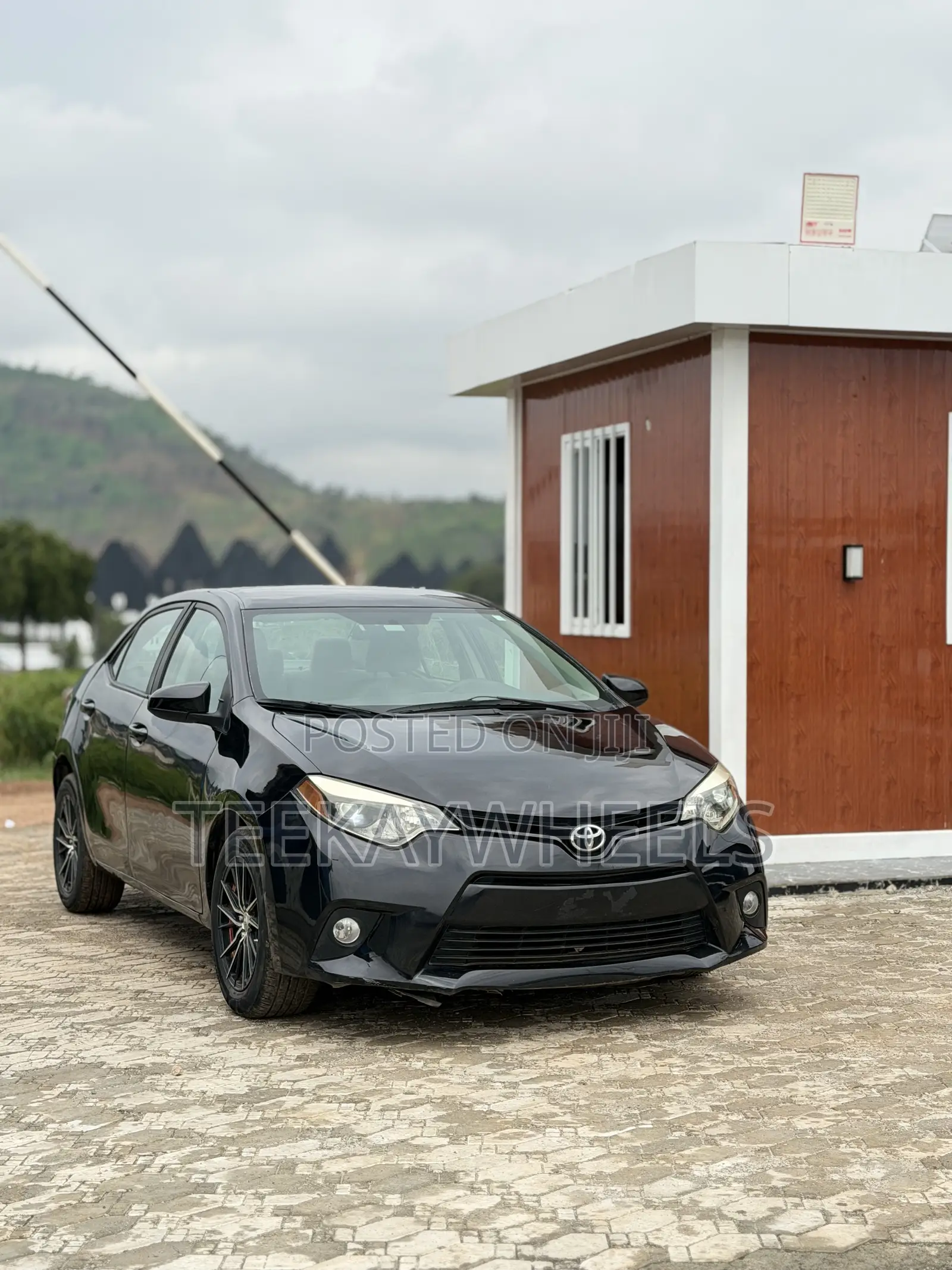 Toyota Corolla LE 4dr Sedan (1.8L 4cyl CVT) 2014 Black