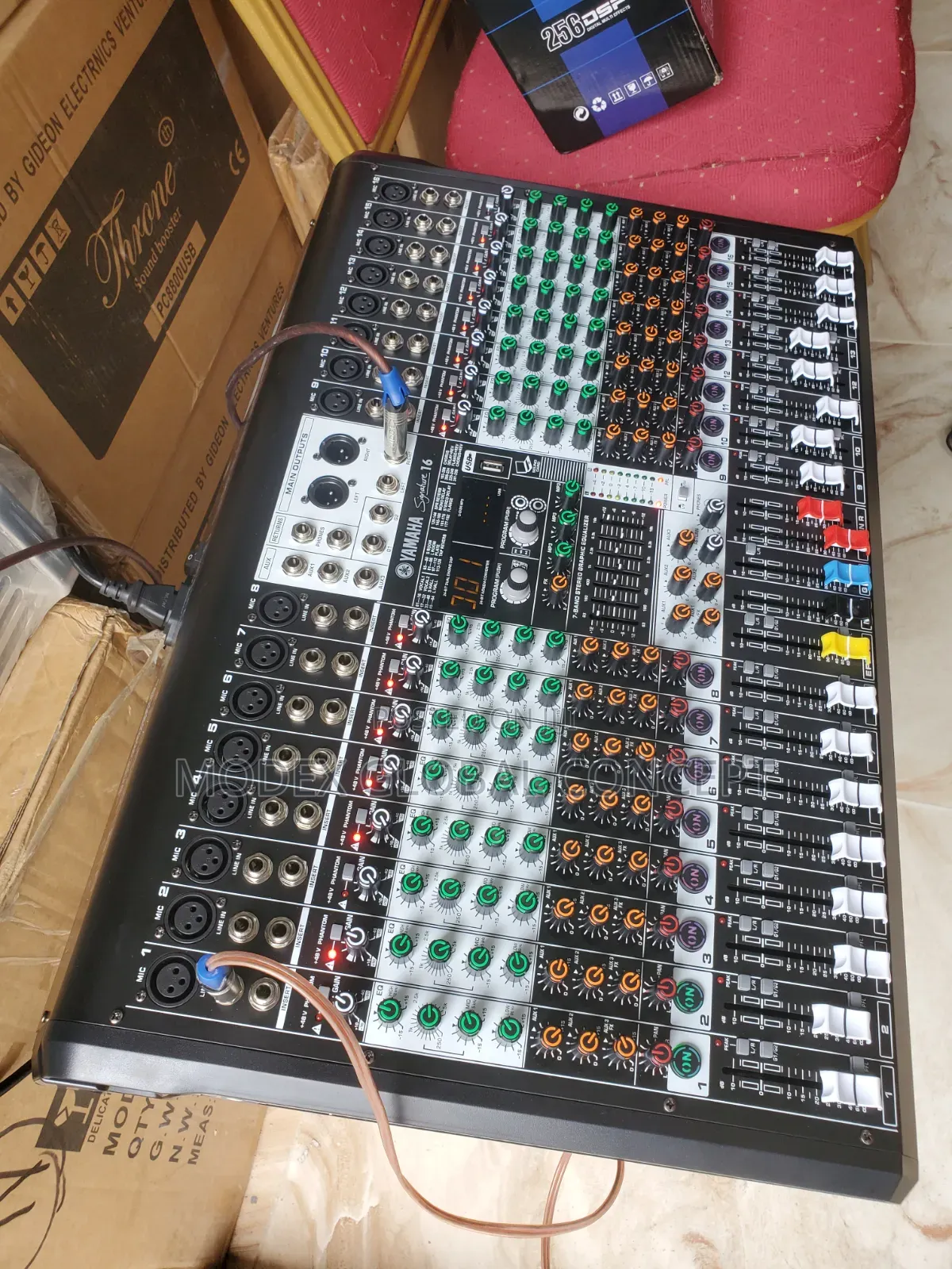 Yamaha Signature 16 Channel Mixer