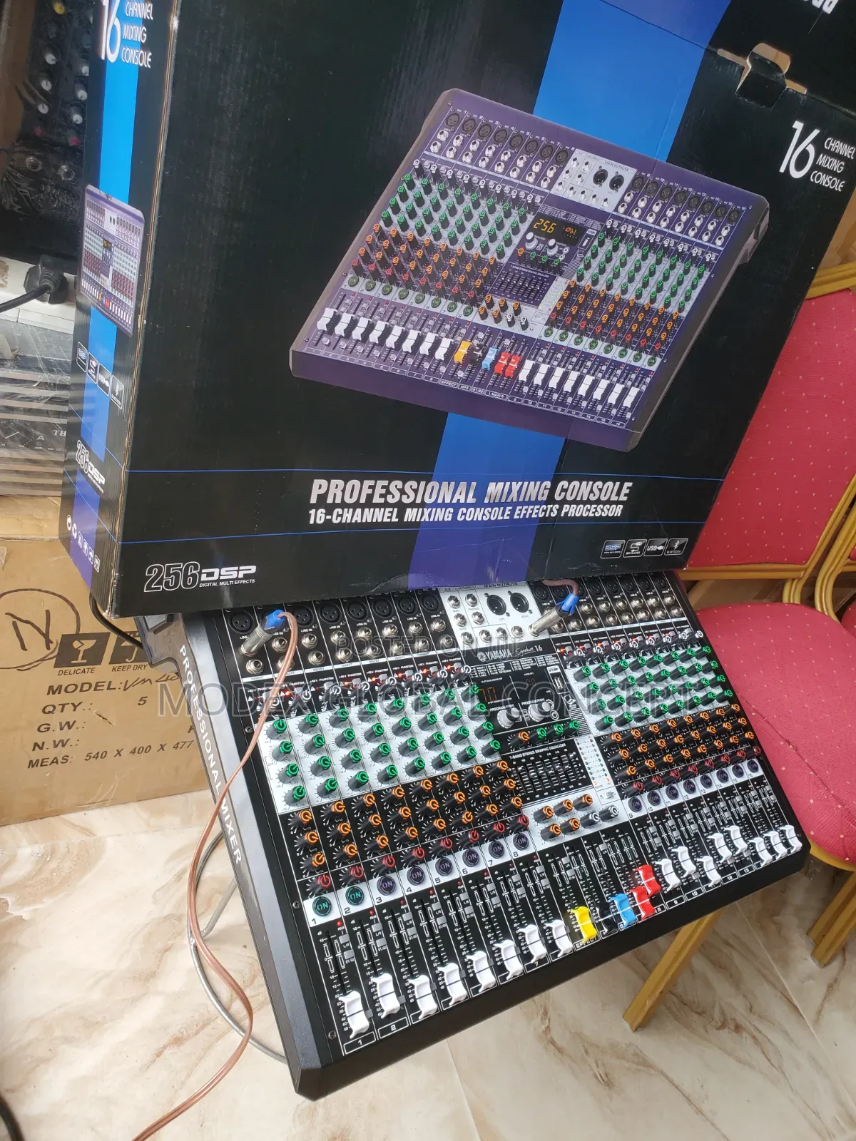 Yamaha Signature 16 Channel Mixer