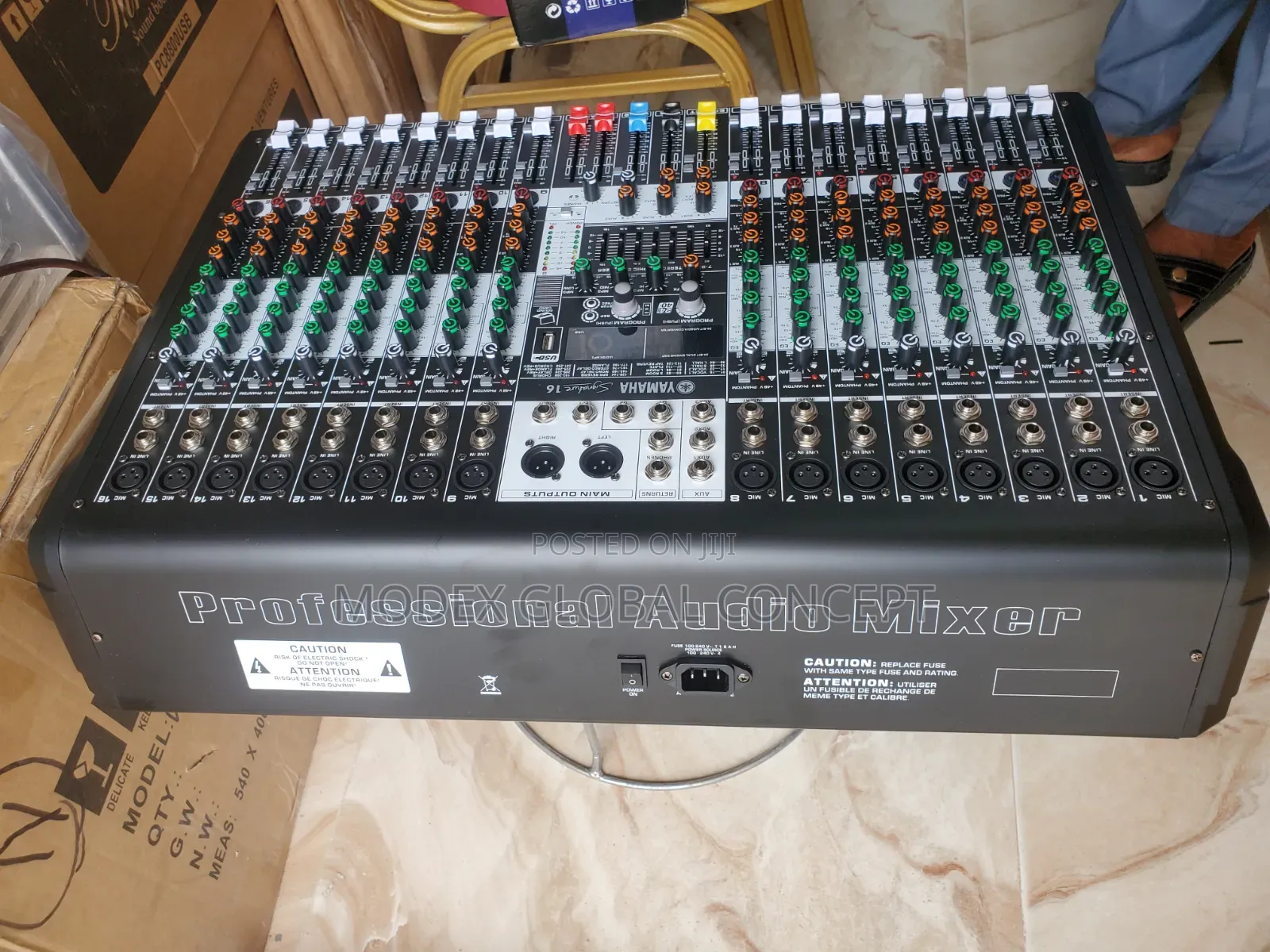 Yamaha Signature 16 Channel Mixer