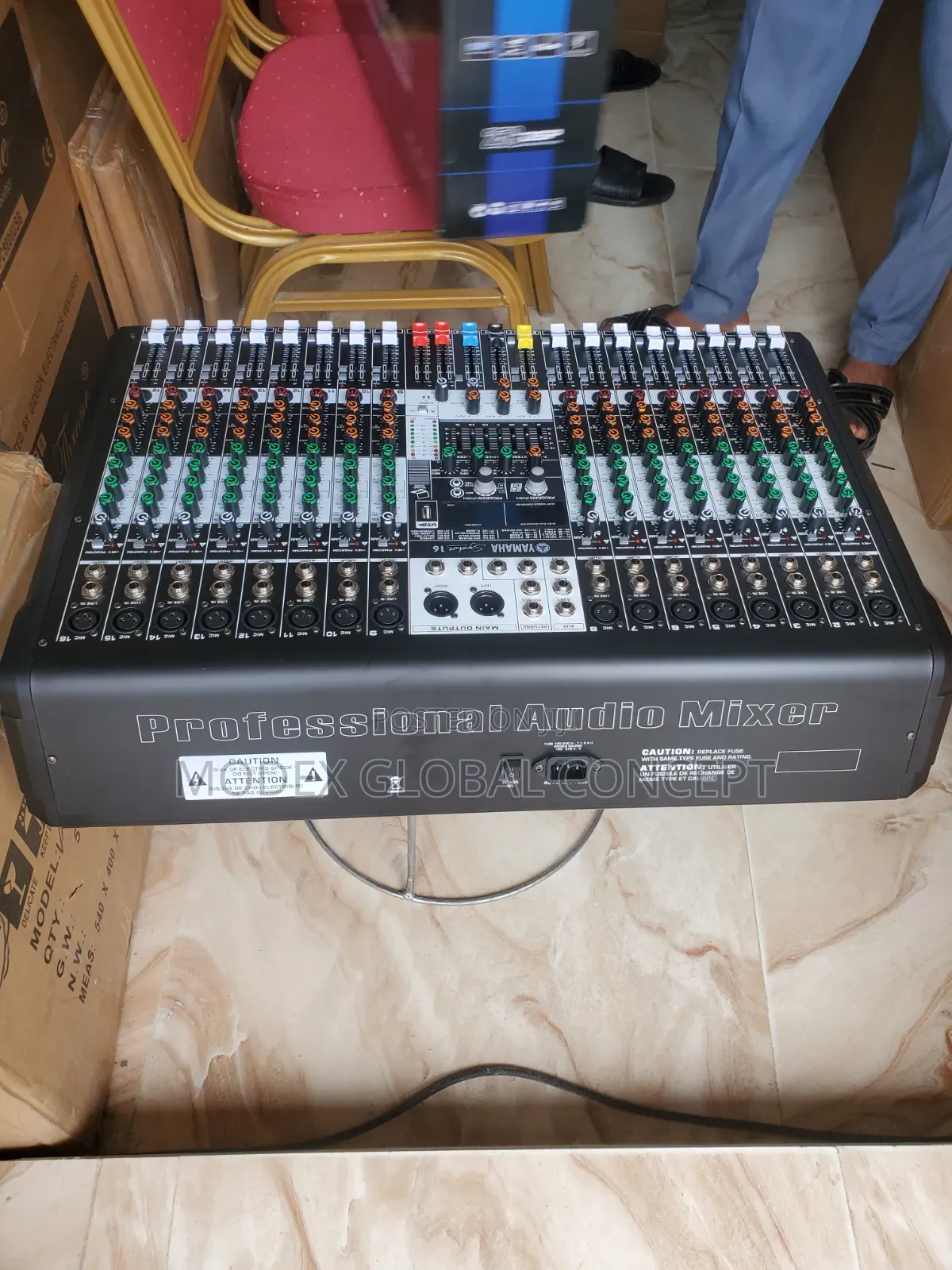Yamaha Signature 16 Channel Mixer