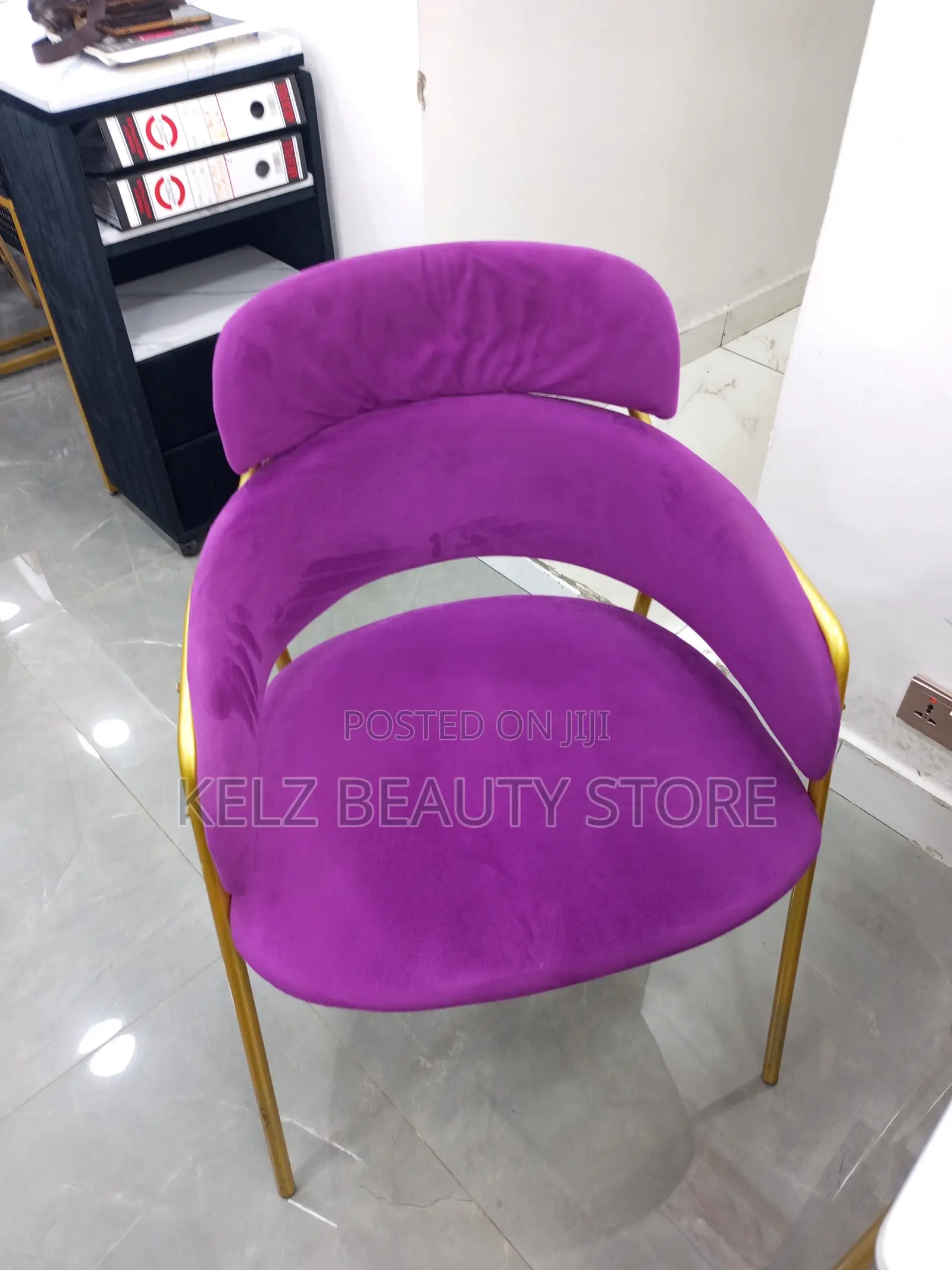 Nail / Manicure Chair