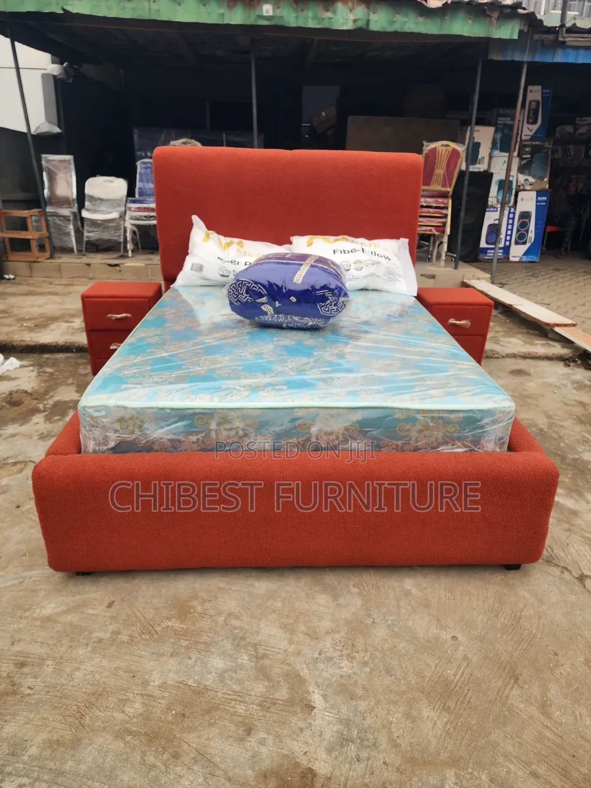 High Quality Brand New Upholstery Padded Bed