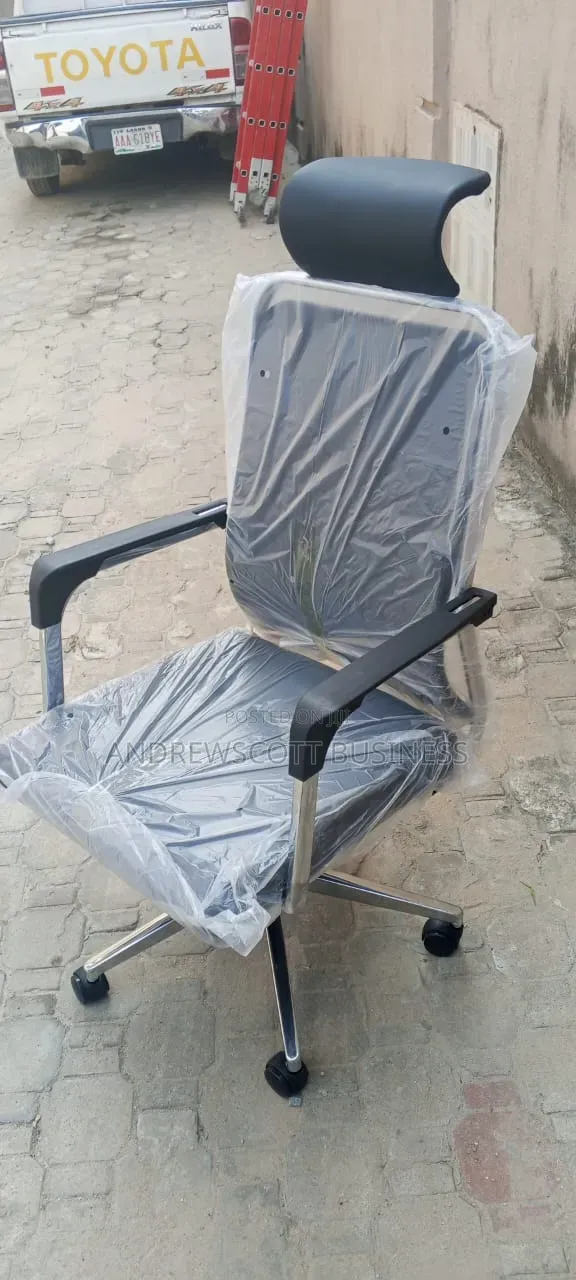 Semi Executive Office Leather Office Swivel Chair