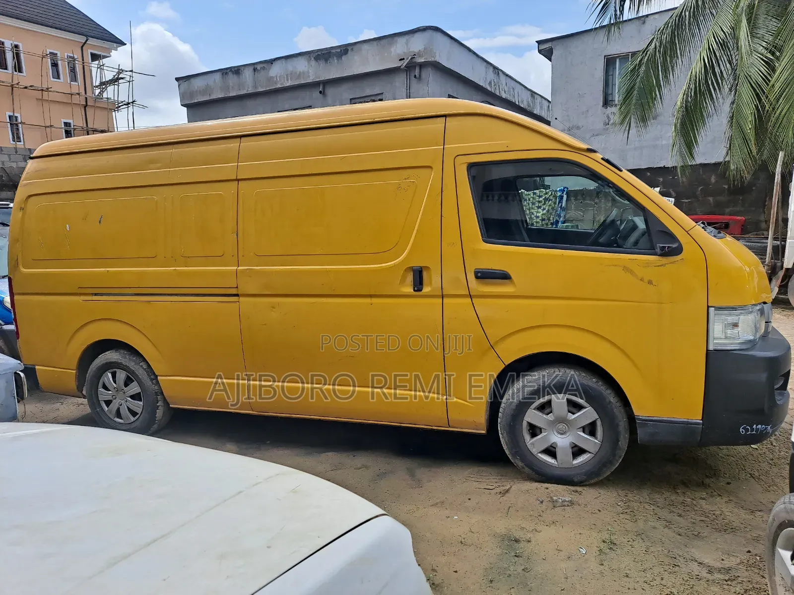 Toyota HiAce 2009 Yellow