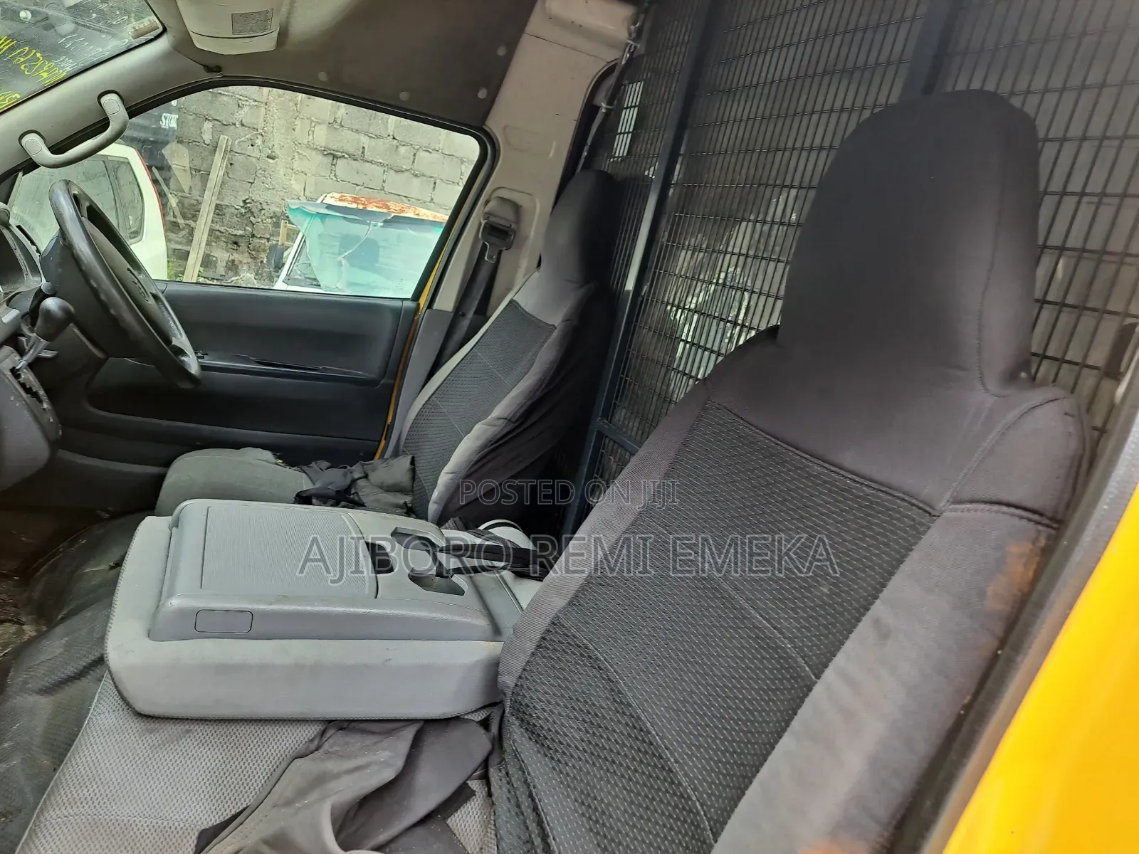 Toyota HiAce 2009 Yellow