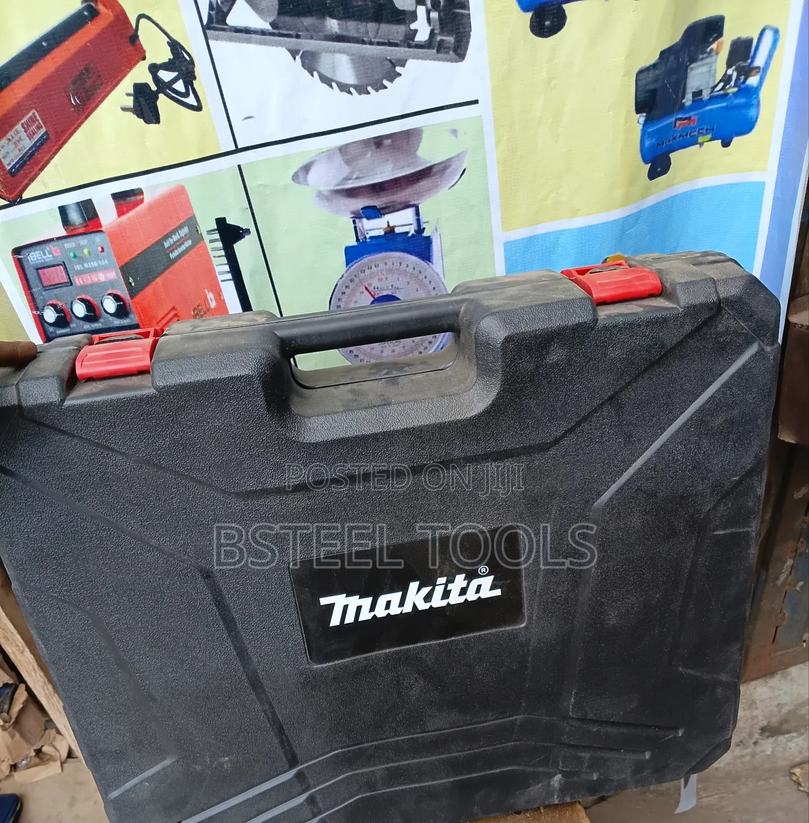 Makita 4-in-1 Cordless Combo Kit – Professional Power Tool Set