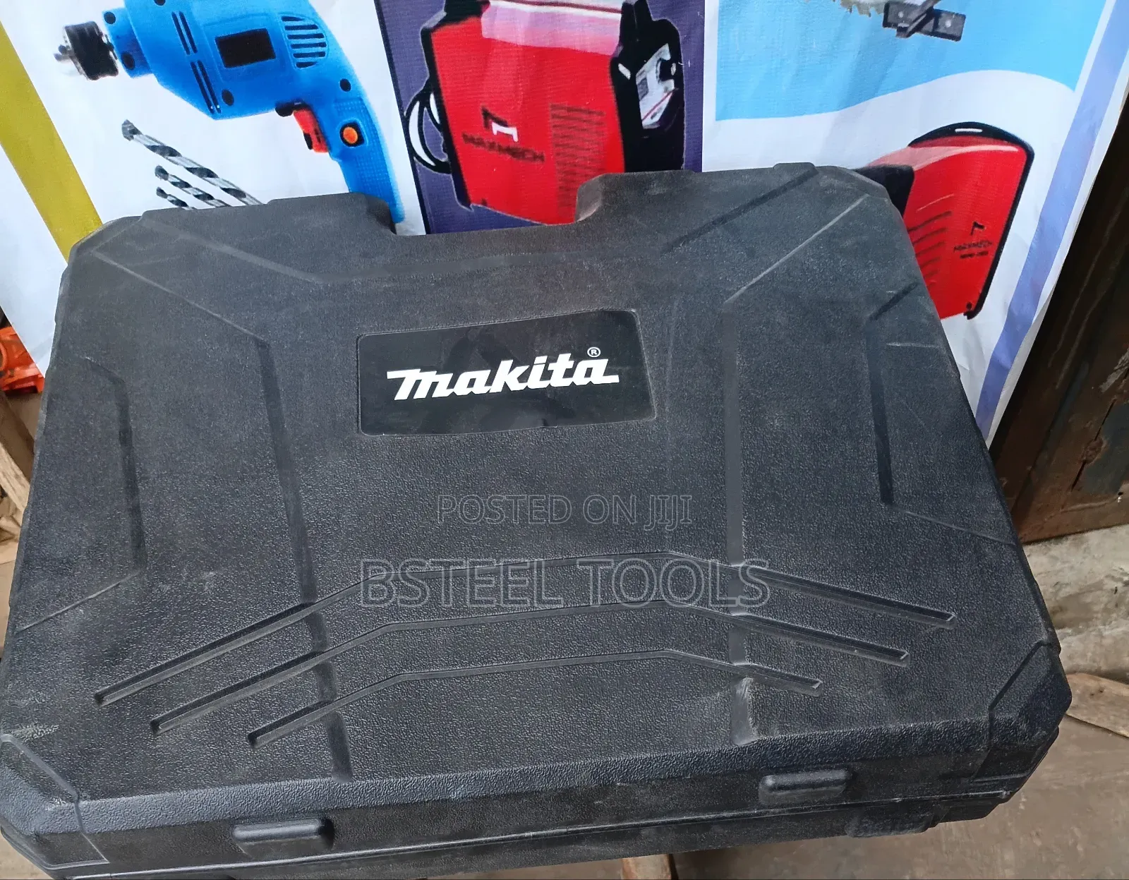Makita 4-in-1 Cordless Combo Kit – Professional Power Tool Set