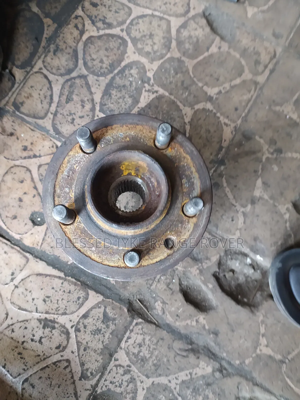 Front Hub Range Rover Sport 06/012