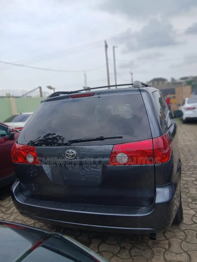 Toyota Sienna LE FWD 2006 Gray