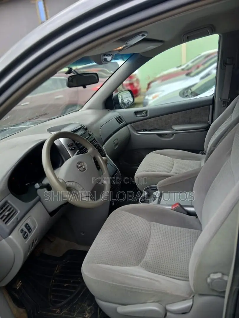 Toyota Sienna LE FWD 2006 Gray