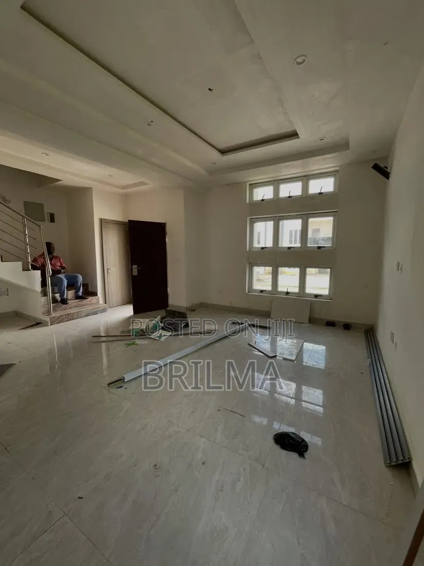 4bdrm Duplex in Karsana for sale