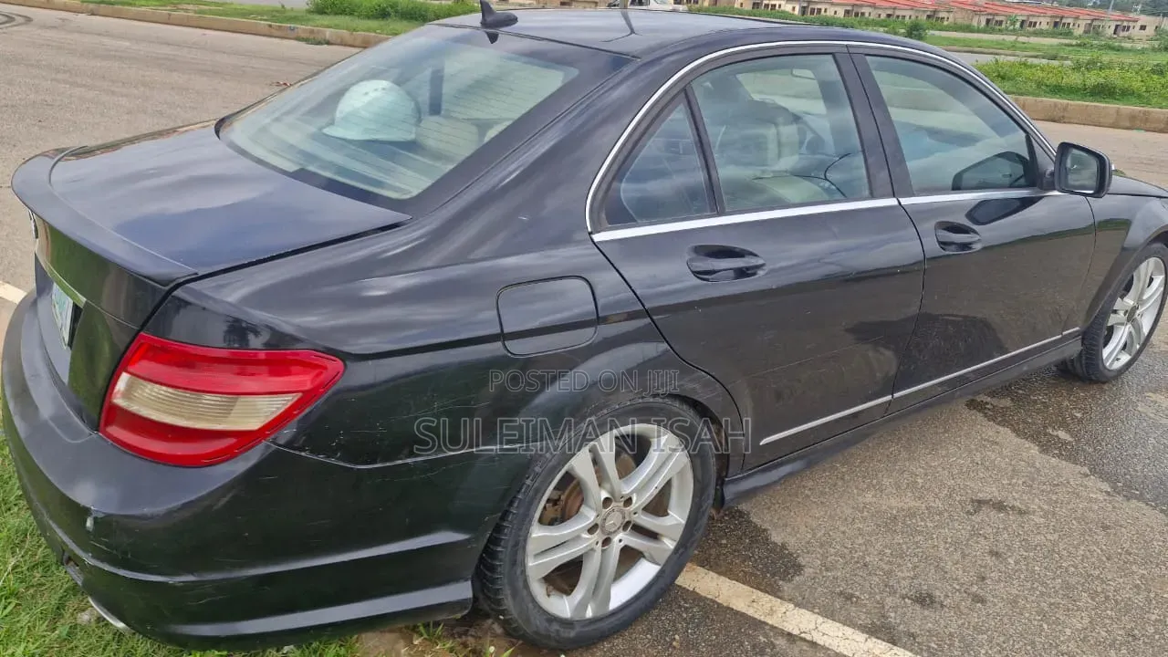 Mercedes-Benz C300 2010 Black