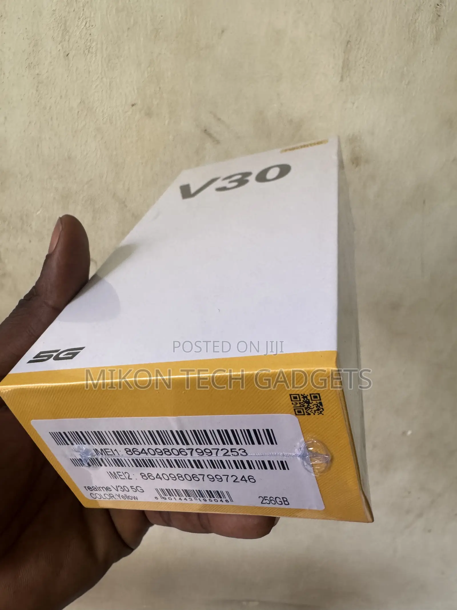 New Realme V30 128 GB Yellow