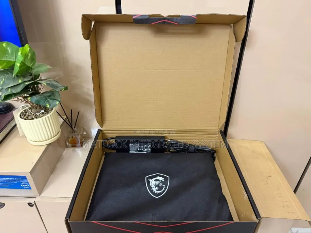 Laptop MSI Vector 16 HX AI A2XWIG 32GB Intel Core i9 SSD 1T
