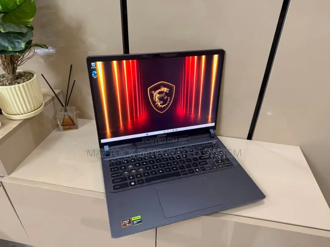 Laptop MSI Vector 16 HX AI A2XWIG 16GB AMD Ryzen 9 SSD 1T